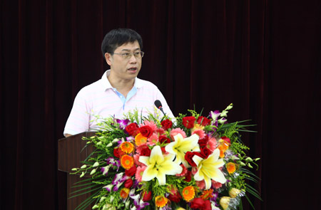 妇研所所长陈敦金同志向全院医务人员发出了廉洁行医倡议